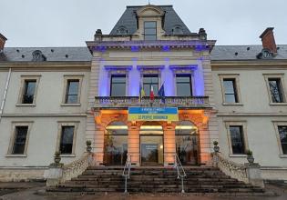 Bandeau en soutien à l'Ukraine devant le conseil départemental de Meurthe-et-Moselle