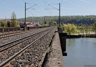 Voie ferrée passant sur la Moselle