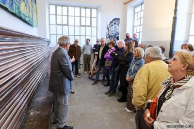 Vue du public venu assister à la remise de la tapisserie - Agrandir l'image 4 sur 4, fenêtre modale
