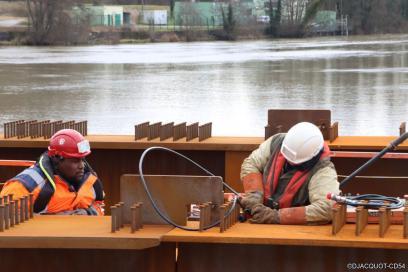Ouvriers sur le chantier du pont de Méréville - Agrandir l'image, fenêtre modale