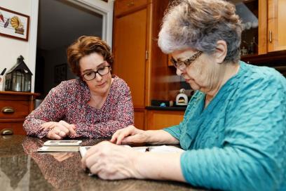 Accompagnement d'une personne âgée à son domicile - Agrandir l'image, fenêtre modale