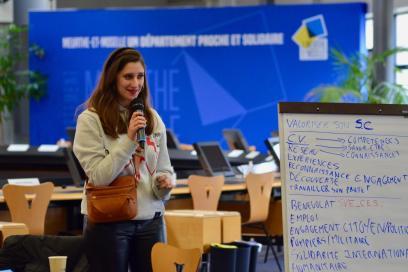 Jeune en service civique - Agrandir l'image, fenêtre modale