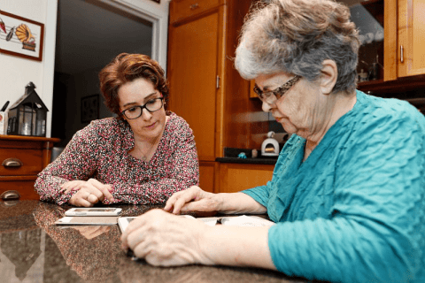Accompagnement d'une personne âgée à son domicile
