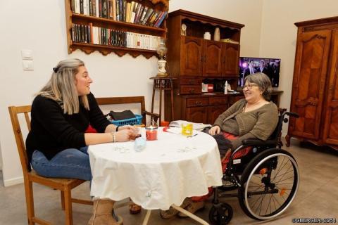 Intervention des Services autonomie à domicile aide chez une personne âgée